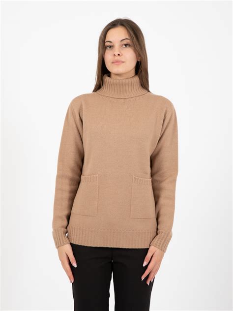 Maglione in lana ultrafine in cammello .